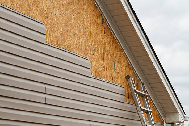 Professional Fiber Cement Siding technician working in Addison, IL